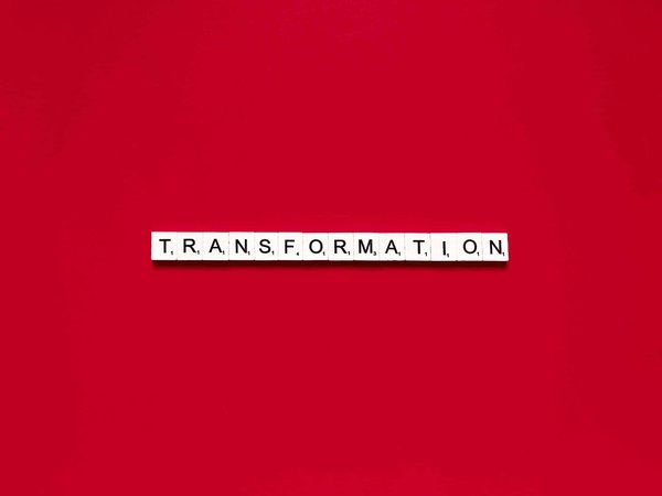 Come trasformare un seminterrato in una sala giochi per adolescenti con interessi tecnologici?